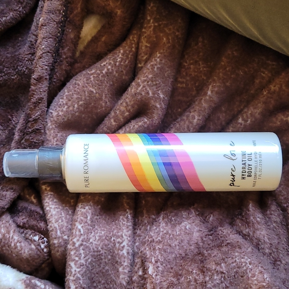 Hydrating body oil